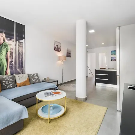 Oasis Penthouse דירה מספאלומס