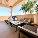 Oasis Penthouse דירה *